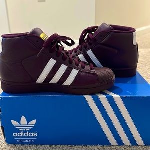Adidas Originals Pro Model - Burgundy/White, boys US Size 4. *Worn Twice*